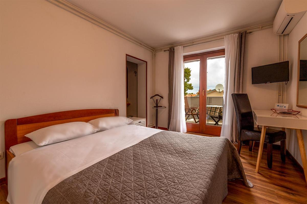 Apartments Val Ровинь Экстерьер фото