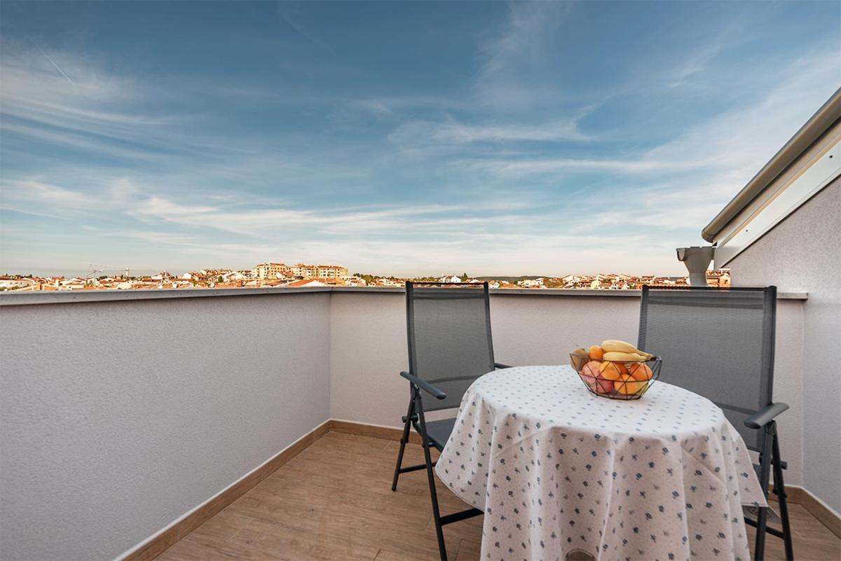 Apartments Val Ровинь Экстерьер фото